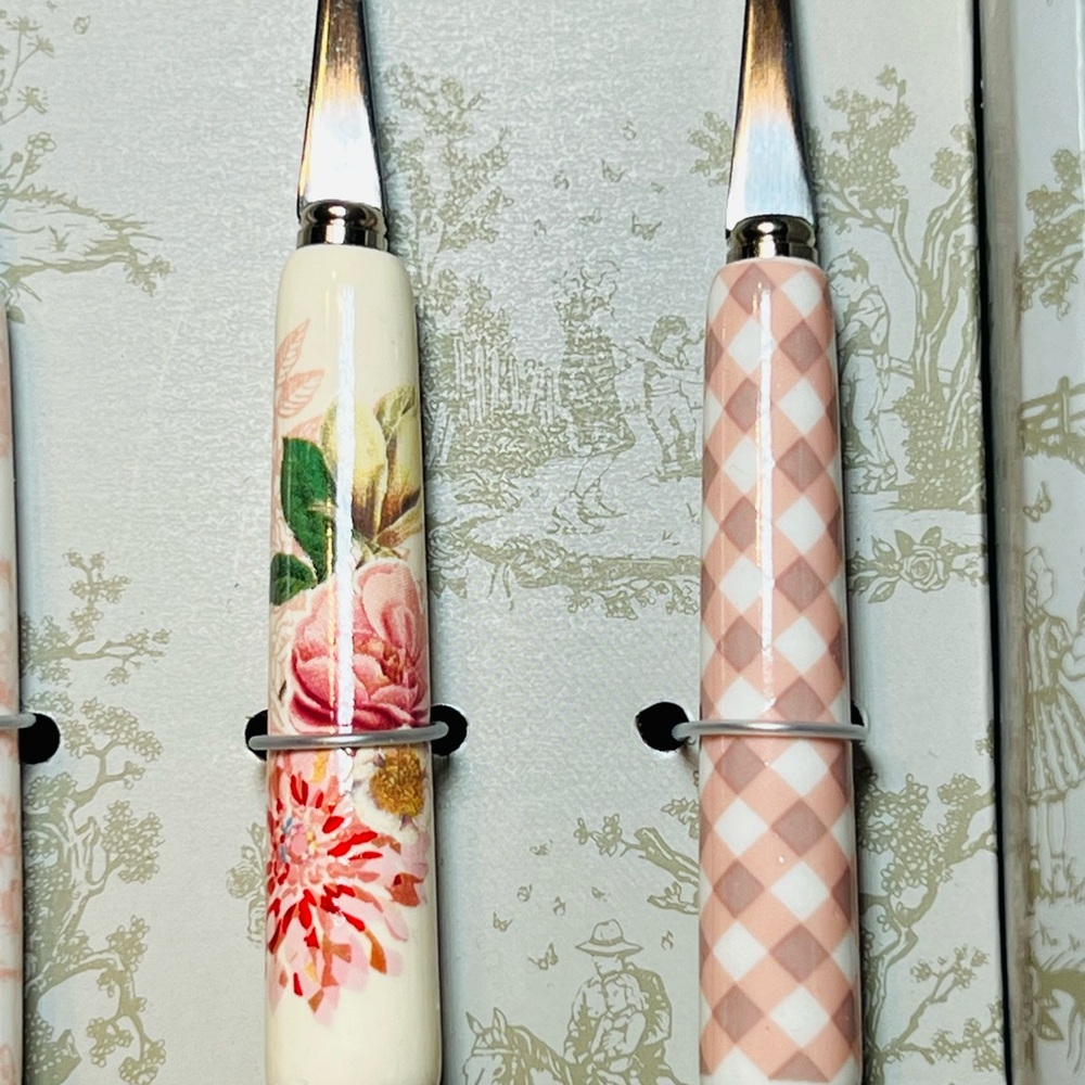 4 Dolly Parton Appetizer Forks Ceramic Handles Pink White Flowers Gingham - Picture 5 of 11